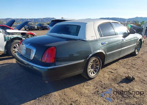 2002 Lincoln Town Car Signature from USA, damaged, VIN 1LNHM82W22Y663481